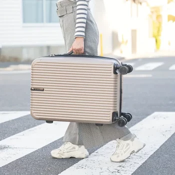 G01083Lightweight luggage for short vacations